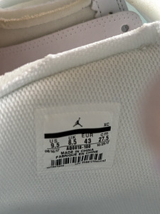 Off-White x Air Jordan 1 Retro High (2 foto / 9)