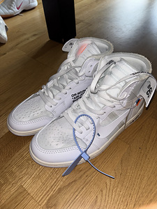 Off-White x Air Jordan 1 Retro High (4 foto / 9)