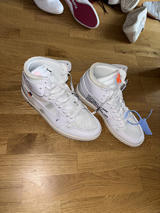 Off-White x Air Jordan 1 Retro High (9 foto / 9)
