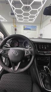 Opel Astra K 2017 (9 фото из 13)