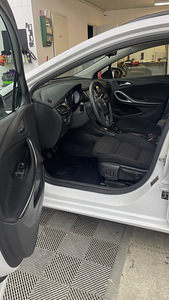 Opel Astra K 2017 (10 фото из 13)