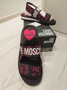 Moschino (4 foto / 4)