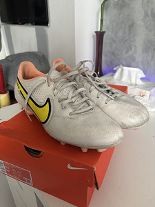 Jalgpalliputsad Nike tiempo (1 foto / 2)