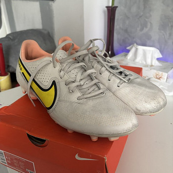 Футбольные бутсы Nike tiempo