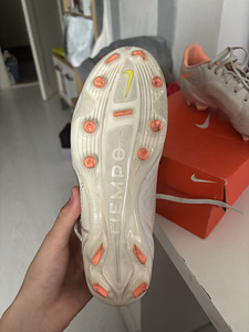 Jalgpalliputsad Nike tiempo (2 foto / 2)