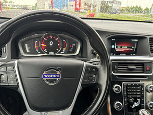 Volvo v60 Rdesign (8 фото из 8)