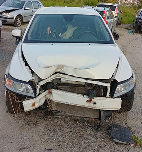 VOLVO S40, 2,0 DIISEL, VARUOSAD (1 foto / 8)