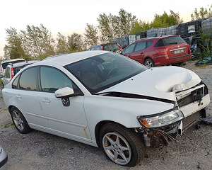 VOLVO S40, 2,0 DIISEL, VARUOSAD (4 foto / 8)