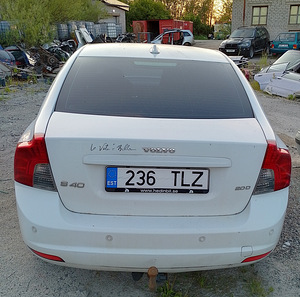 VOLVO S40, 2,0 DIISEL, VARUOSAD (5 foto / 8)