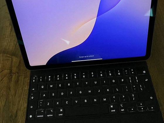 iPad Air 5-го поколения + Apple Magic Keyboard