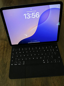 iPad Air 5-го поколения + Apple Magic Keyboard (1 фото из 5)