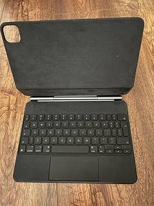 iPad Air 5-го поколения + Apple Magic Keyboard (2 фото из 5)