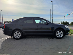 Skoda Oktavia 2010 (6 фото из 12)