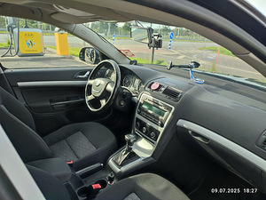 Skoda Oktavia 2010 (4 фото из 12)