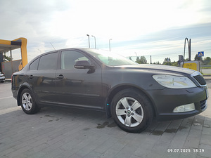 Skoda Oktavia 2010 (3 фото из 12)