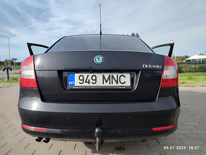 Skoda Oktavia 2010 (12 фото из 12)