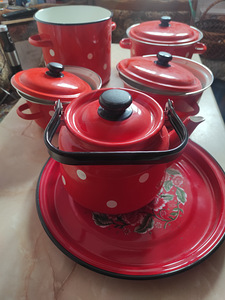 Продам новый комплект эмалированной посуды. Кастрюли (1 фото из 2)