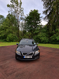 Volvo v70 (1 фото из 11)