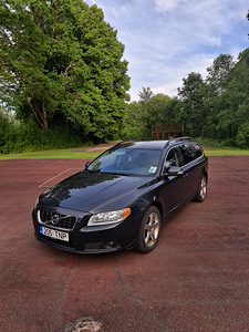 Volvo v70 (2 фото из 11)