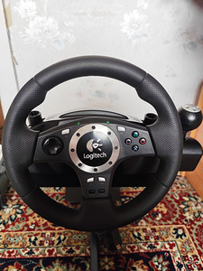 Logitech Driving Force GT руль + Playseat Junior детское сиденье (1 фото из 3)