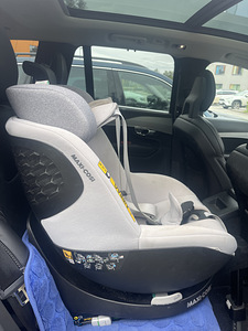 Maxi Cosi (4 фото из 4)