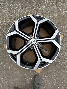 18" оригинальный диск Kia 5x114,3 (1 шт) (1 фото из 4)