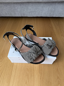 Босоножки Max & Co (3 фото из 3)