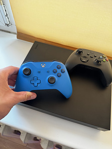 Xbox one X (2 foto / 4)