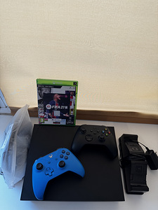 Xbox one X (4 foto / 4)