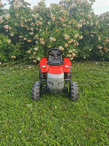 Laste pedaaltraktor / laste pedaaltraktor (1 foto / 4)