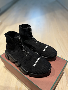 Кроссовки Balenciaga (1 фото из 3)