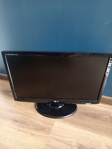 LG Flatron W2243S 22" Widescreen LCD Monitor 1080p HD (2 foto / 5)