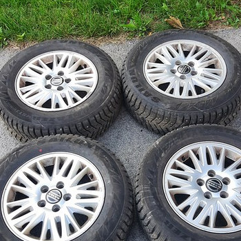 Продаю зимнюю шипованную резину с дисками – 205/65 R15
