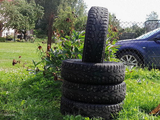 Продам шипованные шины