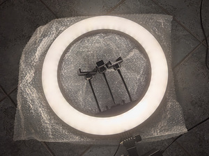 LED RING LIGHT 46 CM, 18” (4 фото из 5)
