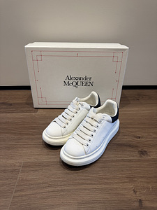 Женские кроссовки Alexander McQueen (1 фото из 3)