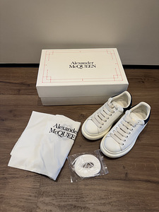 Женские кроссовки Alexander McQueen (2 фото из 3)