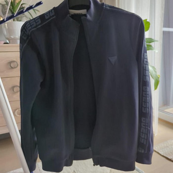 Guess спортивная куртка для мальчика ростом 158 см.