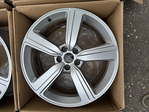20" оригинальные диски Audi 5x112 (Q8 e-tron) (1 фото из 6)