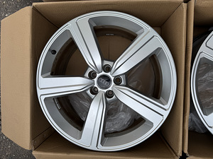 20" оригинальные диски Audi 5x112 (Q8 e-tron) (2 фото из 6)