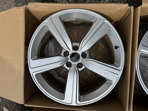 20" оригинальные диски Audi 5x112 (Q8 e-tron) (3 фото из 6)