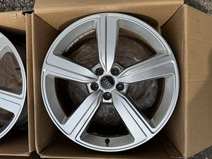20" оригинальные диски Audi 5x112 (Q8 e-tron) (4 фото из 6)