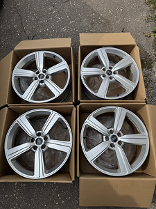 20" оригинальные диски Audi 5x112 (Q8 e-tron) (6 фото из 6)