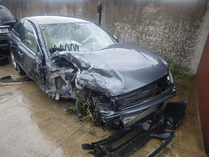 VOLVO S80 varuosadeks (4 foto / 5)