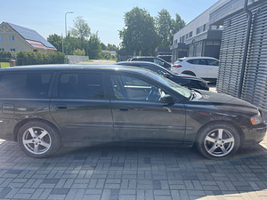 Volvo v70 2.4 120кВт (3 фото из 7)
