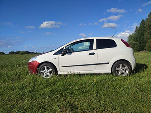 FIAT PUNTO 2010 (2 фото из 8)