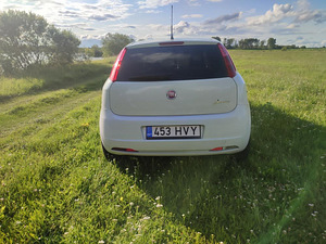FIAT PUNTO 2010 (5 фото из 8)