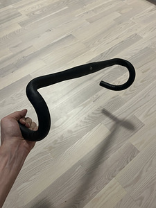 Maanteeratta lenks 44 cm, alumiinium (1 foto / 2)