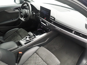 Audi RS4 Avant (рестайлинг 2020) (10 фото из 15)