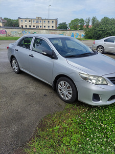 Toyota Corolla (3 фото из 5)
